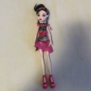 G1 frights, camera, action draculaura